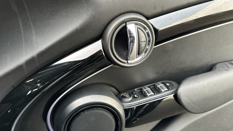 MINI Hatchback 1.5 Cooper Classic Premium 5dr Petrol Hatchback